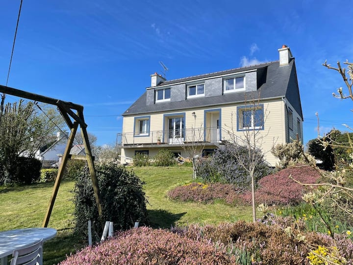 Maison Et Jardin, Le Bourg à Pied. - Plouha
