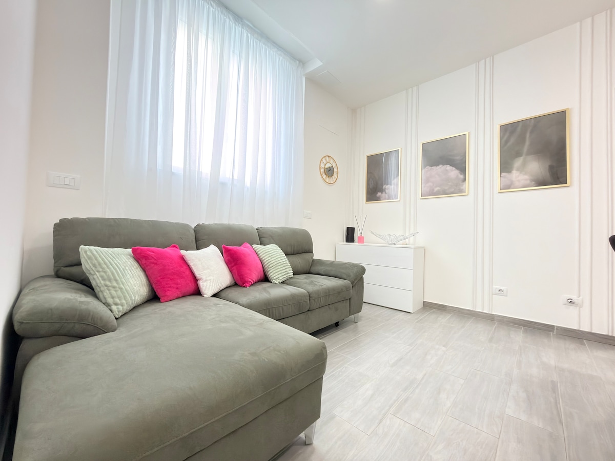 Popular Airbnb listing: Nuvola | 4K Cinema – Close to the Metro and Lingotto in Torino