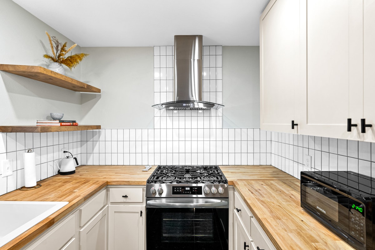 Charming Updated Bungalow | 3BR | 4 Min to Mueller