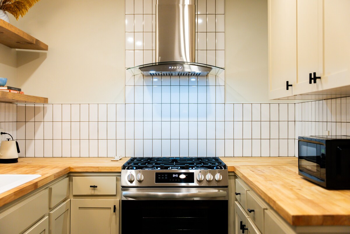 Charming Updated Bungalow | 3BR | 4 Min to Mueller