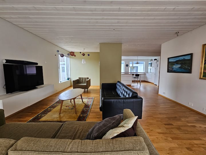 Spacious Villa With A Private Hot Tub - Islandia