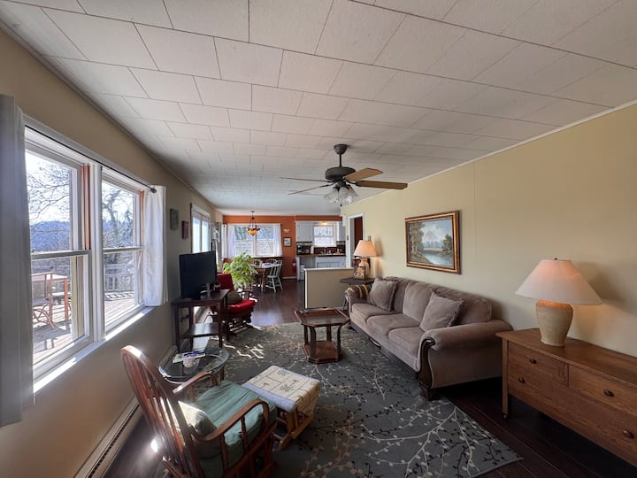 Crescent Spring Haven Home - Eureka Springs, AR