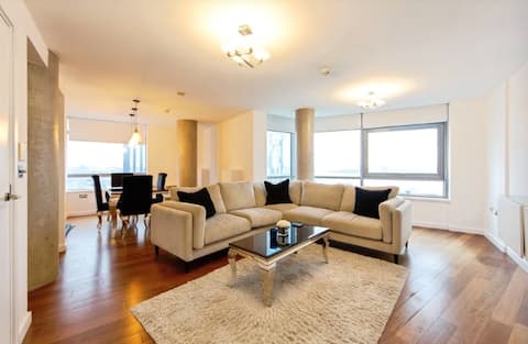 Top Airbnb: Mersey View Apartment in Kirkdale