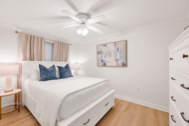 Second bedroom, queen, bed, different view