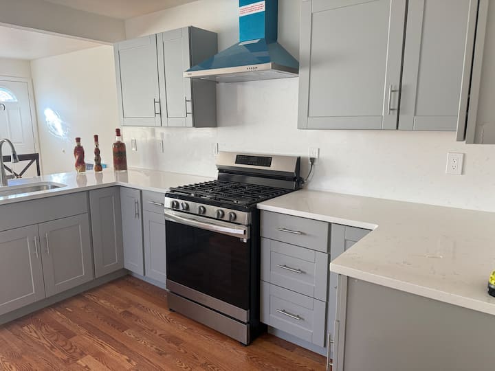 Small 2 Bedroom Guesthouse In Denver - Denver Museum of Nature & Science