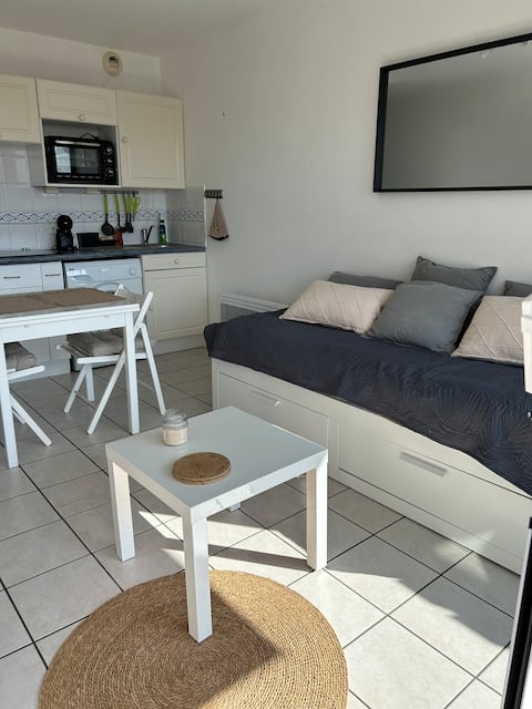 Successful Airbnb property: Quiberon T2 - South Terrace - 5 min beaches Center in Quiberon