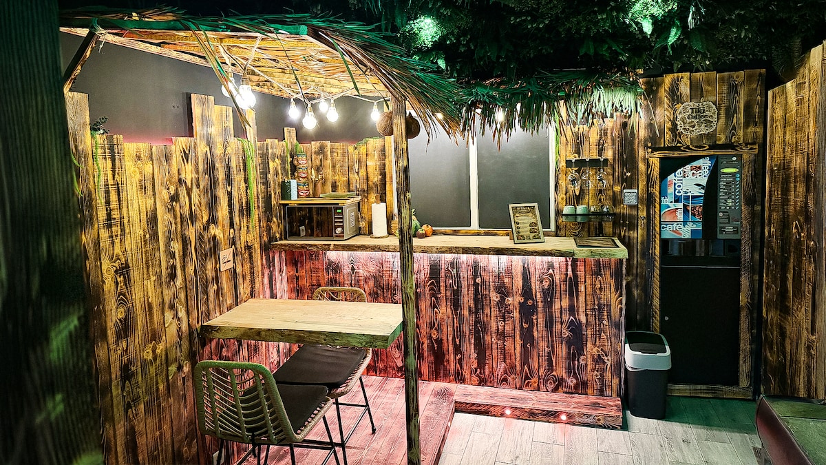 Top Airbnb: Jungle Suite - Private Jacuzzi & Sauna – Experience in Marseille 11e Arrondissement