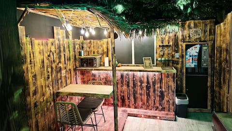 Top Airbnb: Jungle Suite - Private Jacuzzi & Sauna – Experience in Marseille 11e Arrondissement