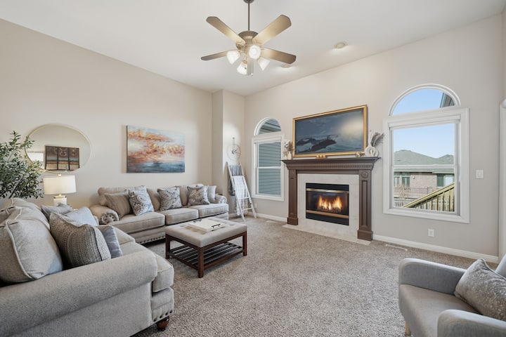 Spacious 5br/3ba South Lincoln Retreat - Bluestem Lake, NE