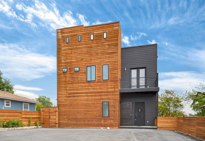 Rooftop Bar Stunner By Frost Ctr  + No Pet Fee! - San Antonio, TX