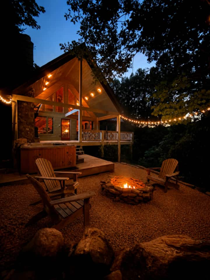 Smoky Elk | Pet Friendly, Smoky Mt Cabin W/hot Tub - Cherokee, NC