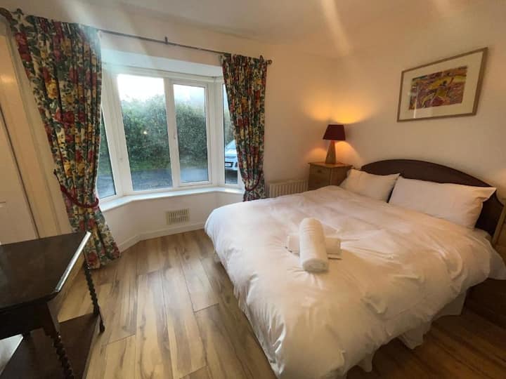 Nuala's Cottage By The Sea - Galway