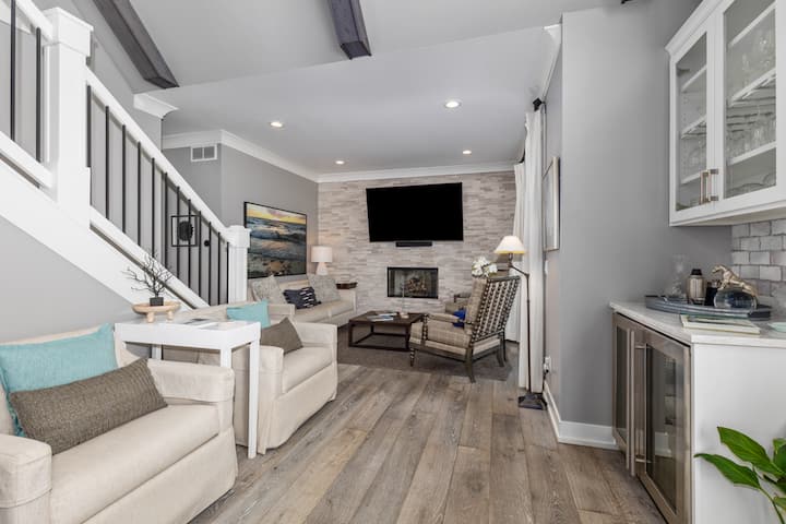 Stunning Fennville Villa On Lake Michigan - Saugatuck, MI