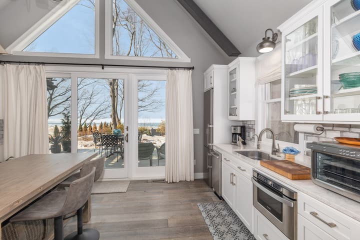 Stunning Fennville Villa On Lake Michigan - Douglas, MI
