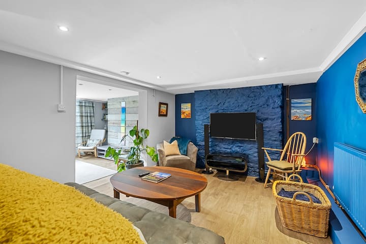 Spacious Family Home With Garden And Park Views - Plymouth