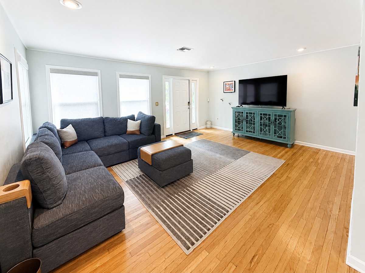 Living room 1 image 2