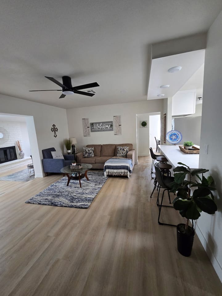 Lovely Home W/ Pool + Office | Close To Sloan Park - Mesa, AZ