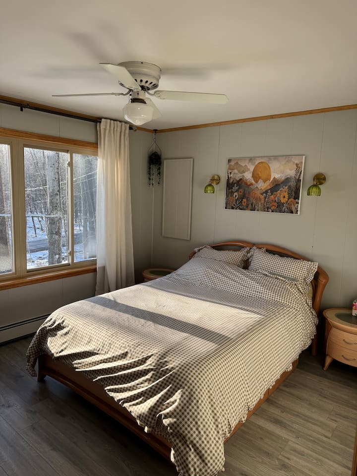 חדר שינה קווין בקומה הראשונה