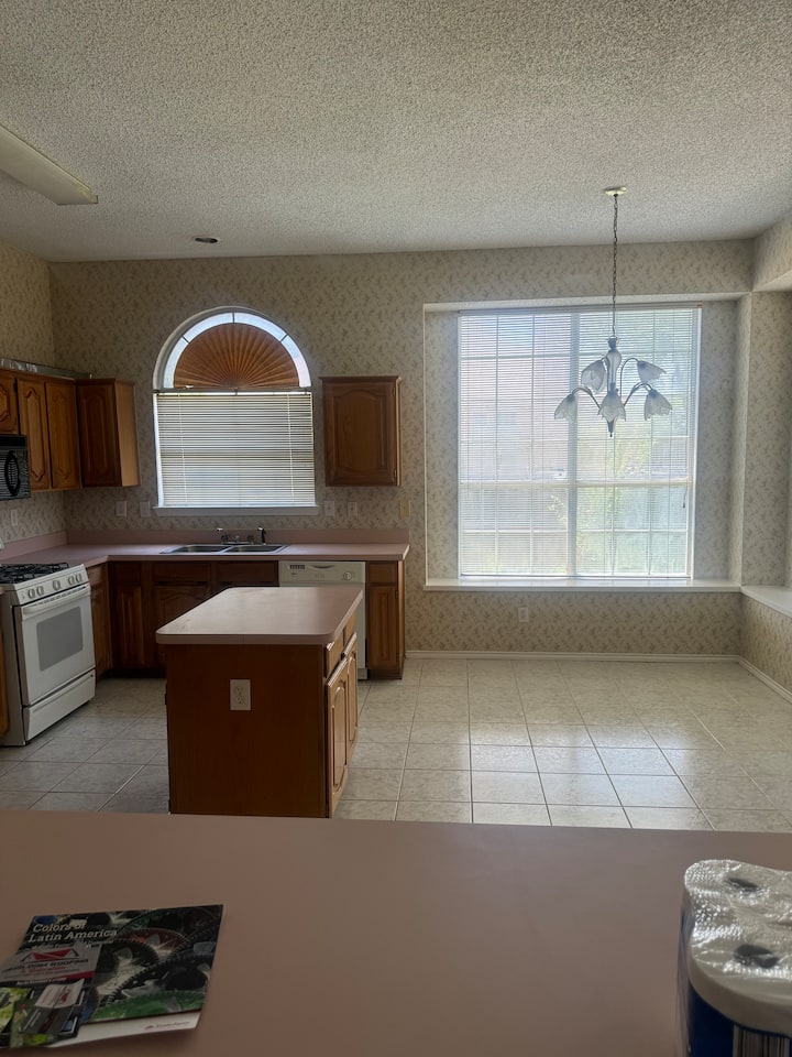 4br 2ba Home With Bbq Grill And Close To Downtown - Mesquite, TX