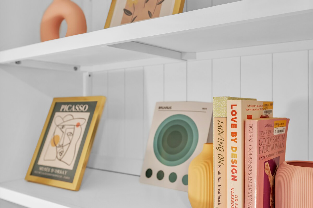 Chic & Cozy Stay with a Pop of Color