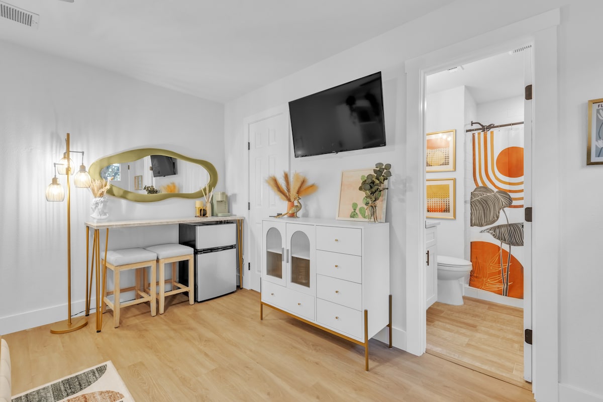 Chic & Cozy Stay with a Pop of Color