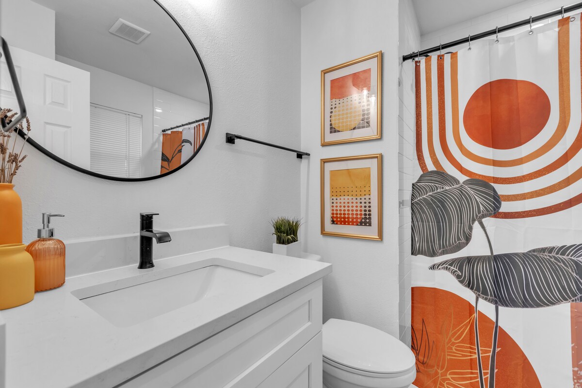 Chic & Cozy Stay with a Pop of Color