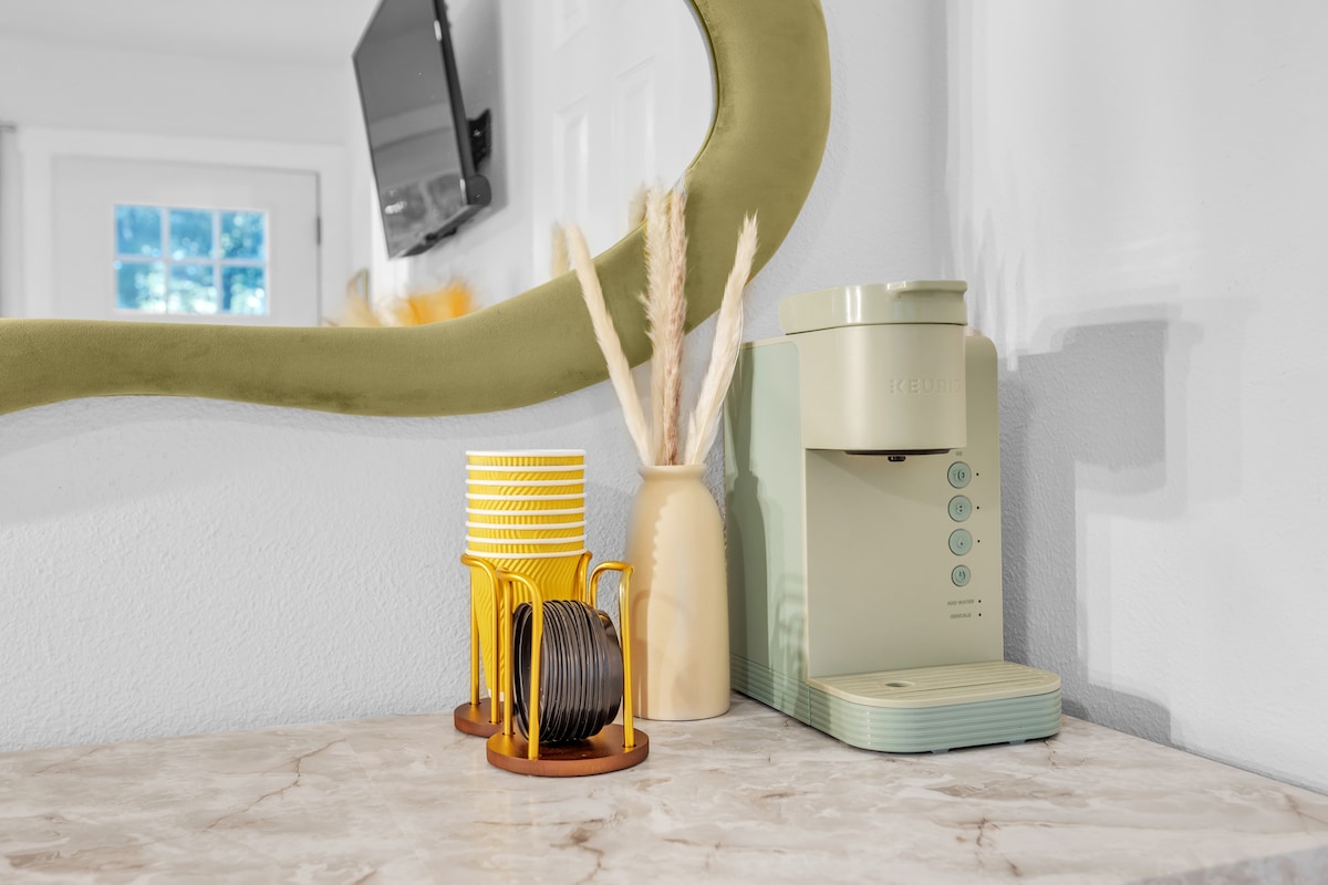 Chic & Cozy Stay with a Pop of Color