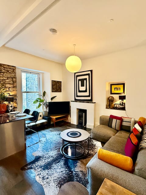 Top performing Airbnb: Stylish Stockbridge Apartment/central Edinburgh in Stockbridge & Inverleith
