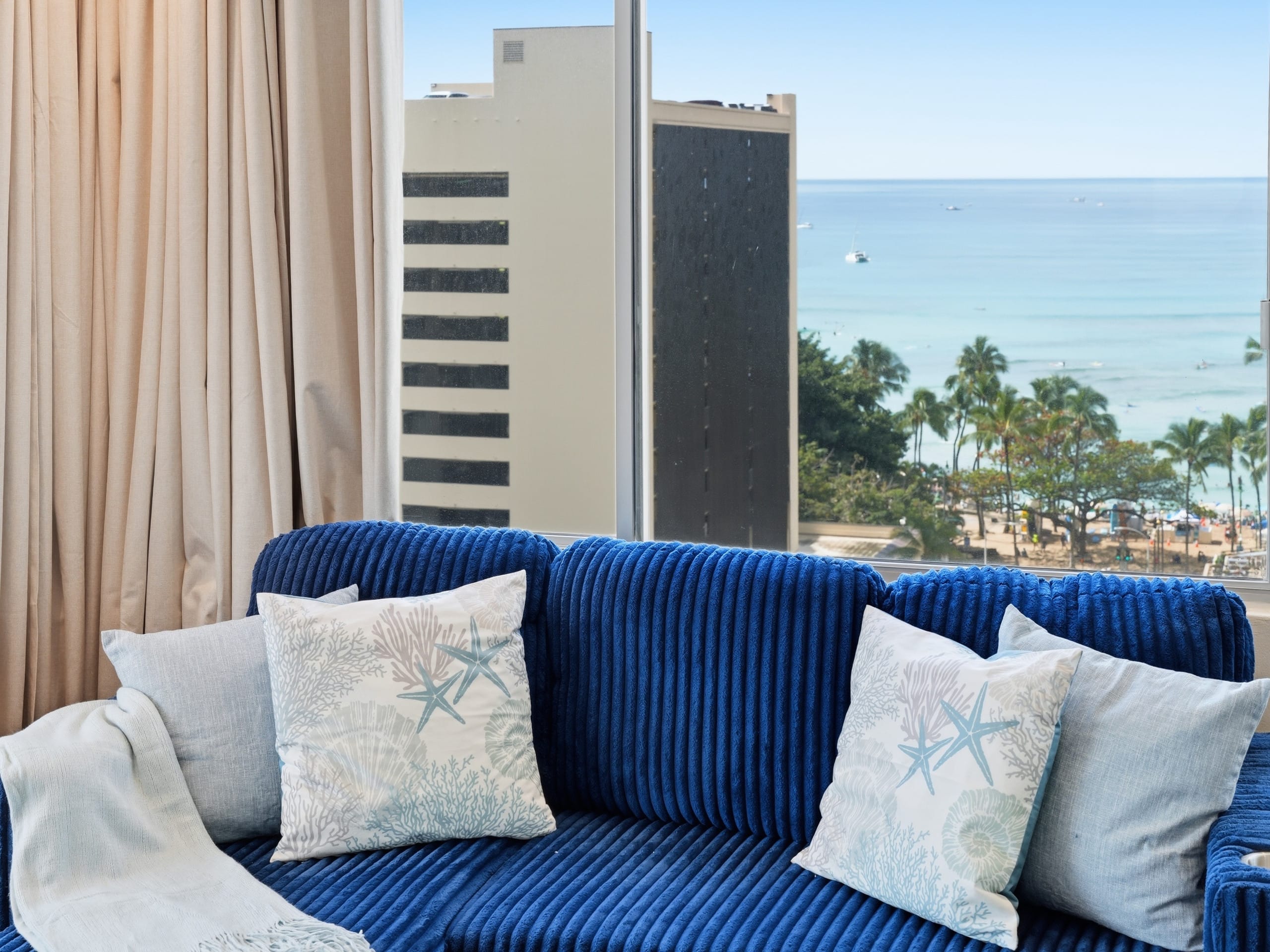Modern Fully Renovated 1 bdrm Heart of Waikiki - Image 3