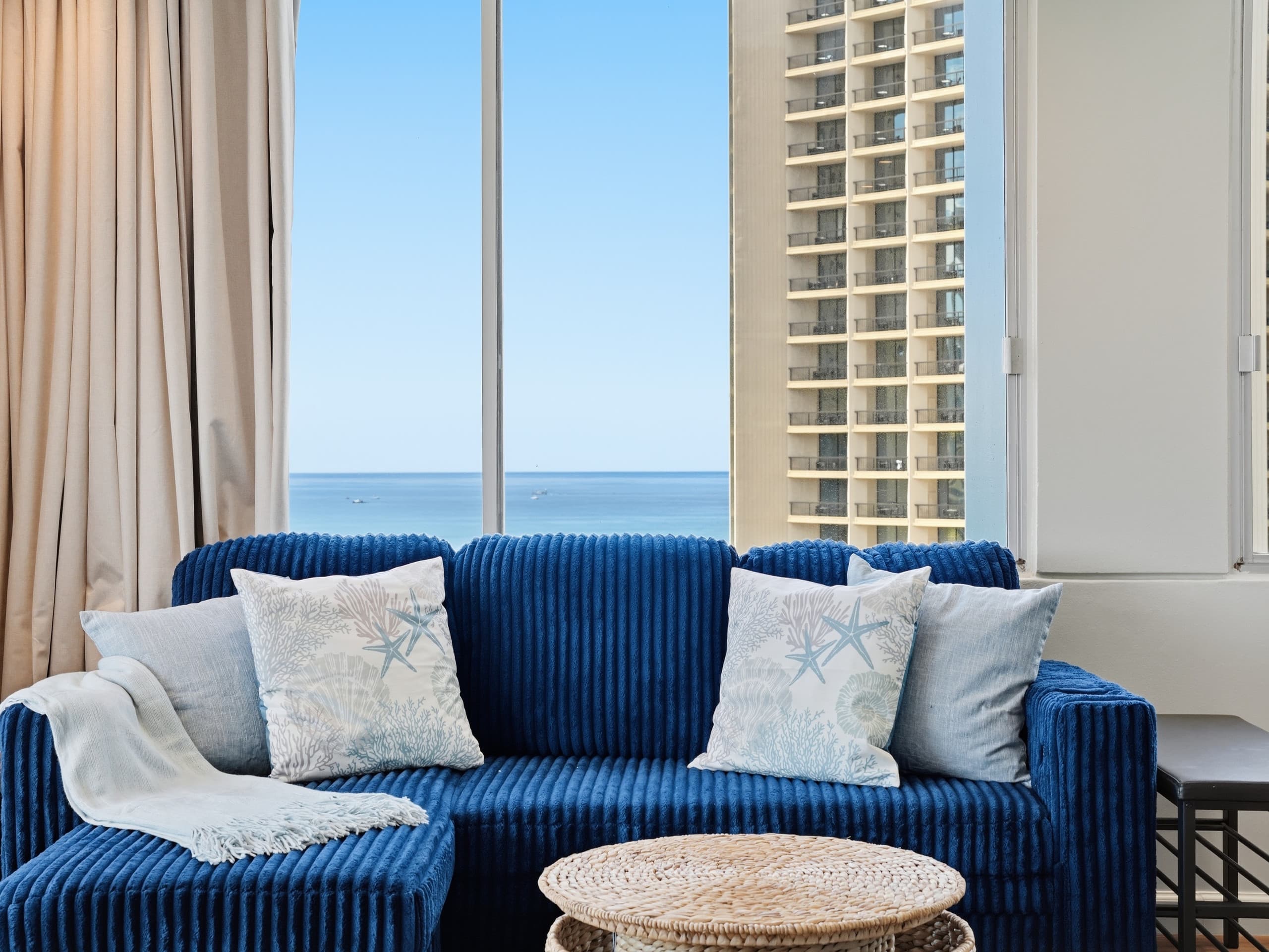 Modern Fully Renovated 1 bdrm Heart of Waikiki - Image 2