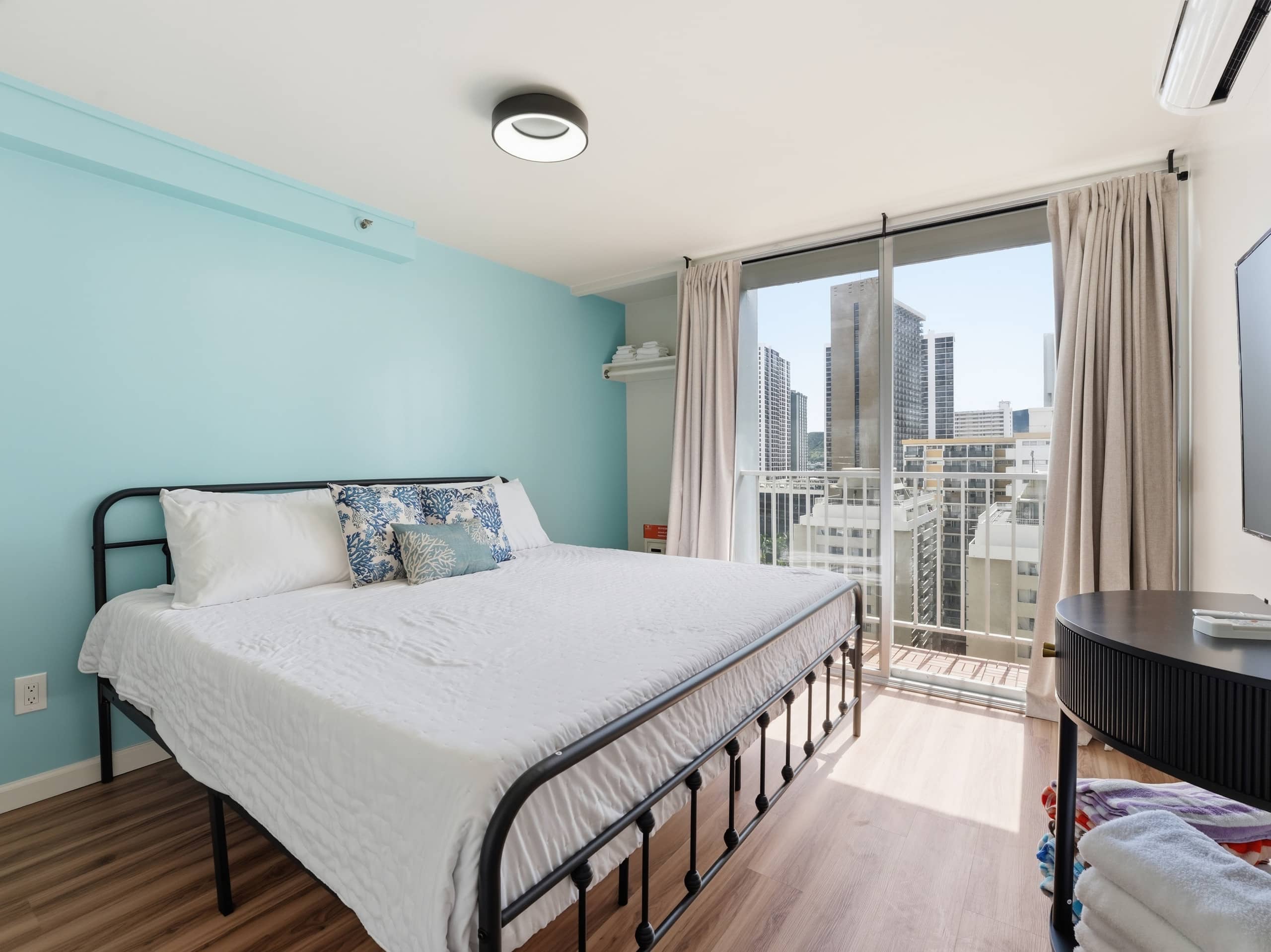 Modern Fully Renovated 1 bdrm Heart of Waikiki - Image 29