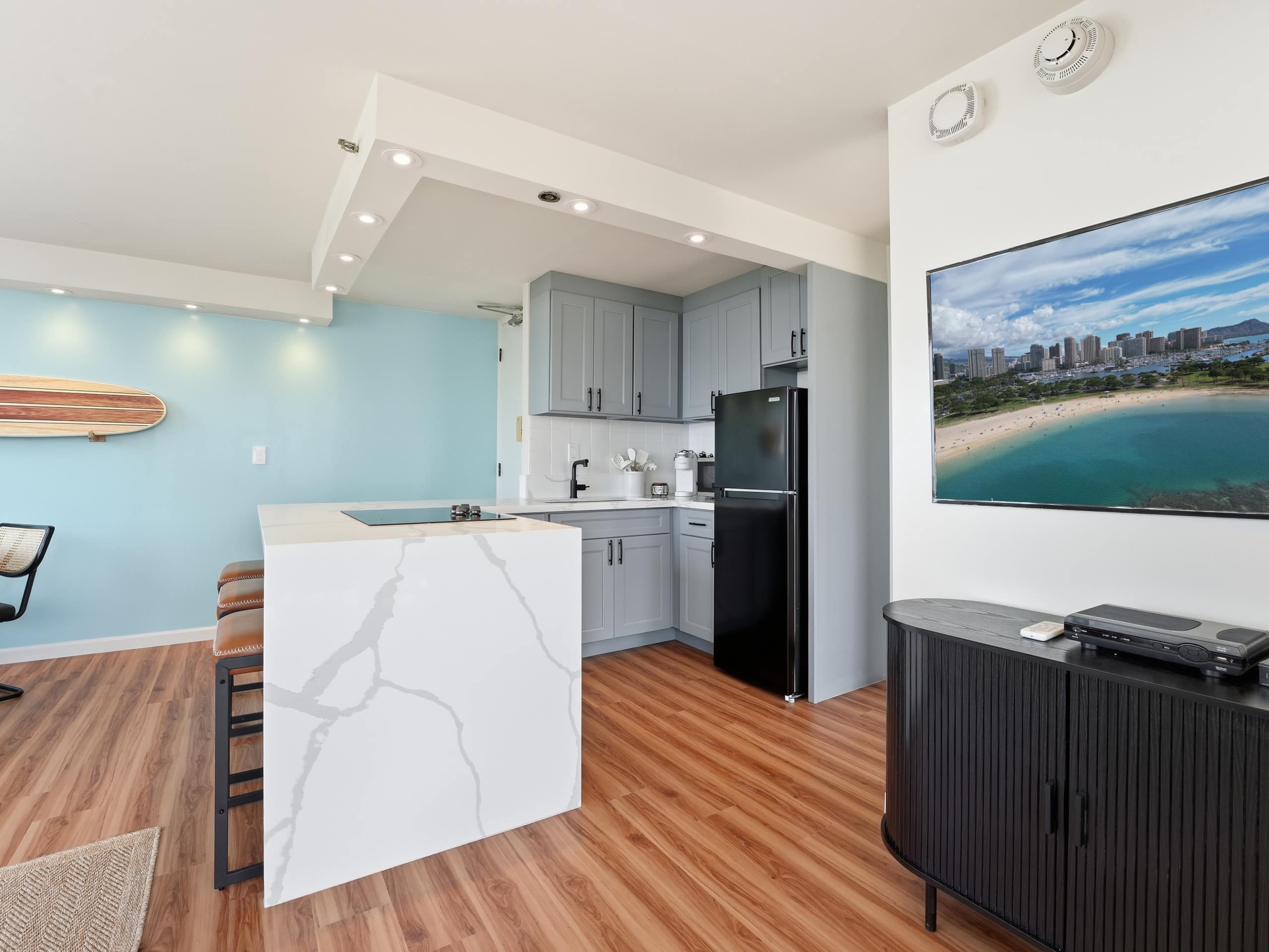Modern Fully Renovated 1 bdrm Heart of Waikiki - Image 21