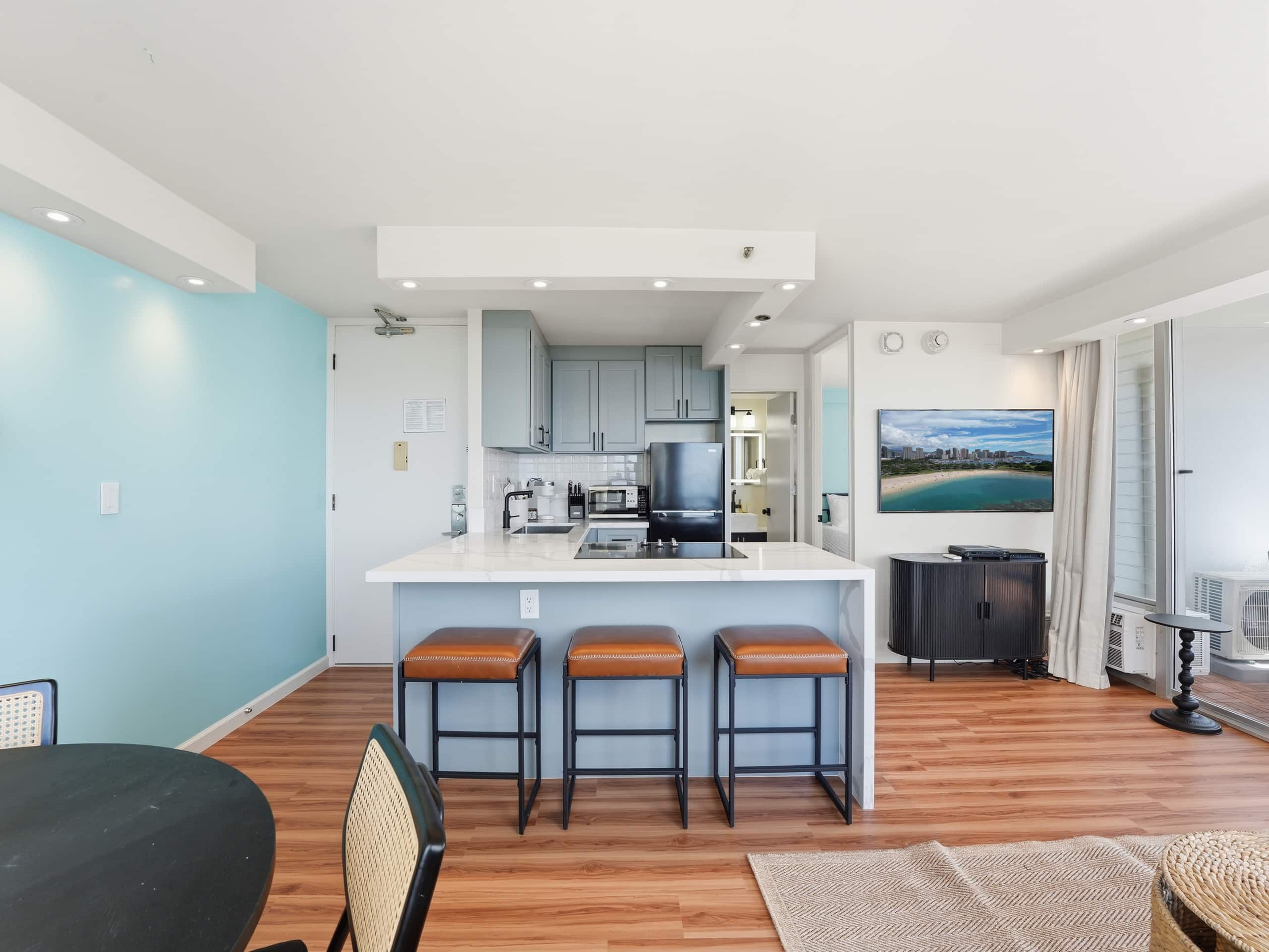 Modern Fully Renovated 1 bdrm Heart of Waikiki - Image 15