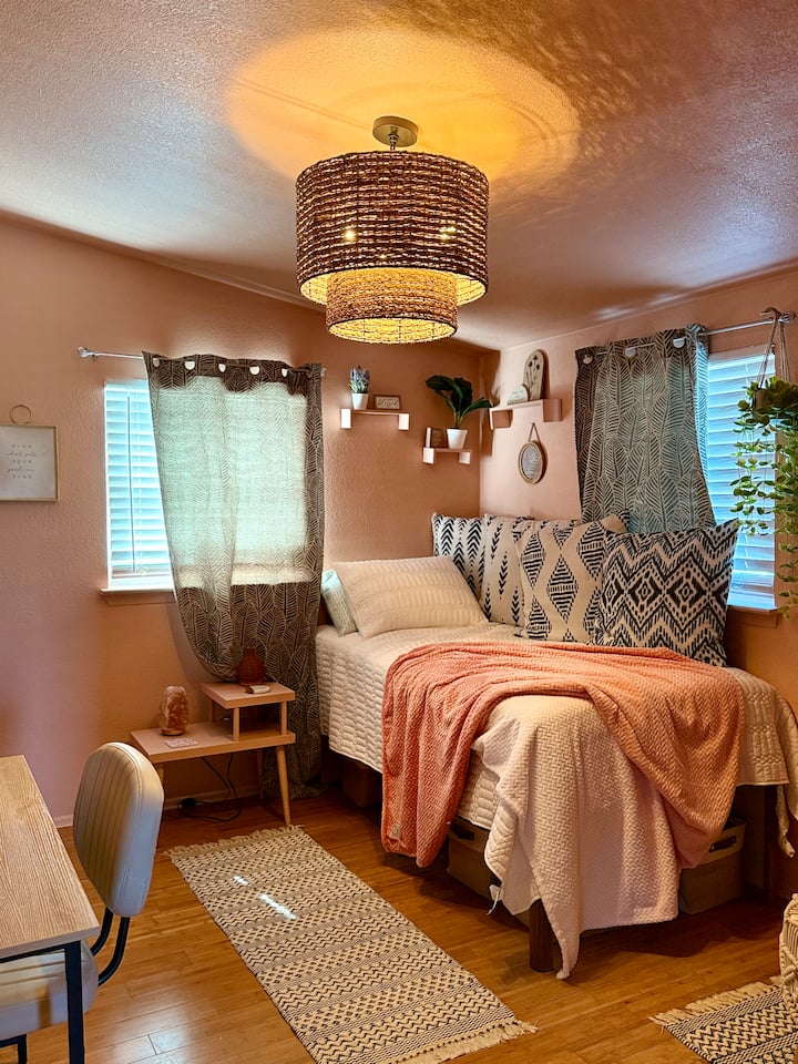 Cozy Ladies Bed & Breakfast - Garland, TX