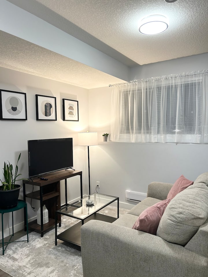 Cozy Basement Suite (2br)| Full Kitchen & Laundry - Saskatoon