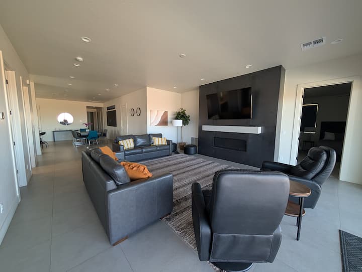 Stunning Views From This Custom Built Home - Page, AZ