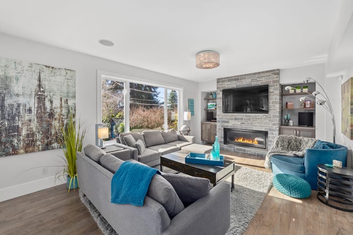 Stylish Family Home In Highlands - North Vancouver