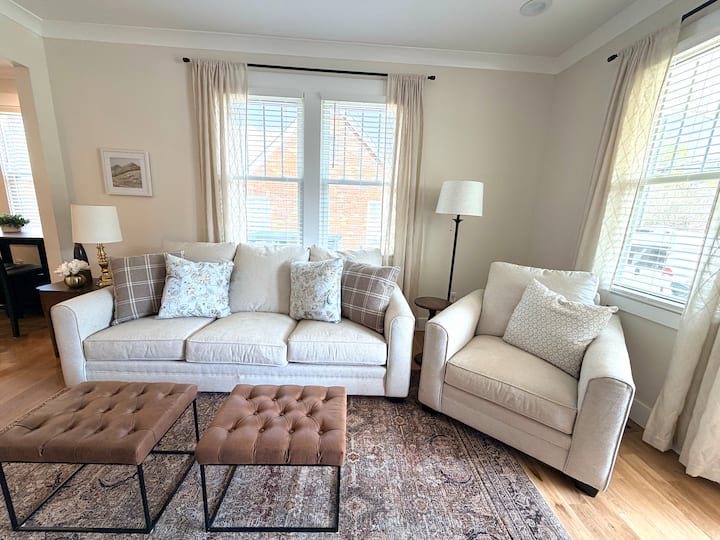 Charming Downtown Greer Retreat - Greer, SC