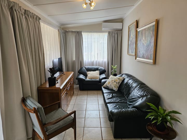 Leopard’s Tree Garden Cottage - Greytown