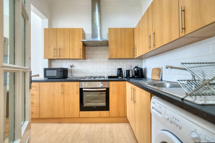 Central Finnieston Tenement | Walk To Hydro - Glasgow