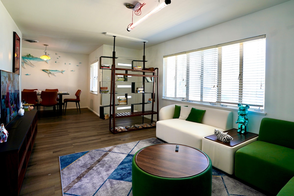 Popular Airbnb listing: Stylish 3BR Home South Lamar in Galindo