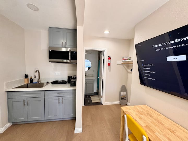 Free Parking Private Apartment With Kitchen B-b - Baldwin Park, CA