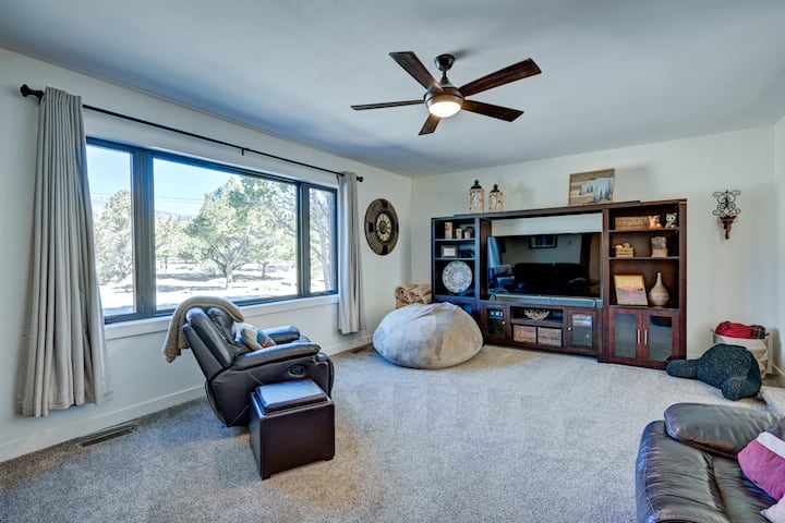 Piñon Peak Retreat |Hot Tub |Views |2 Living Areas - Buena Vista, CO