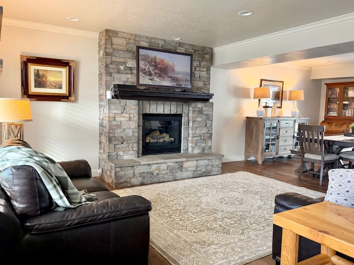 4br Retreat | Views, Fire Pit, Near Canyons - Sandy, UT