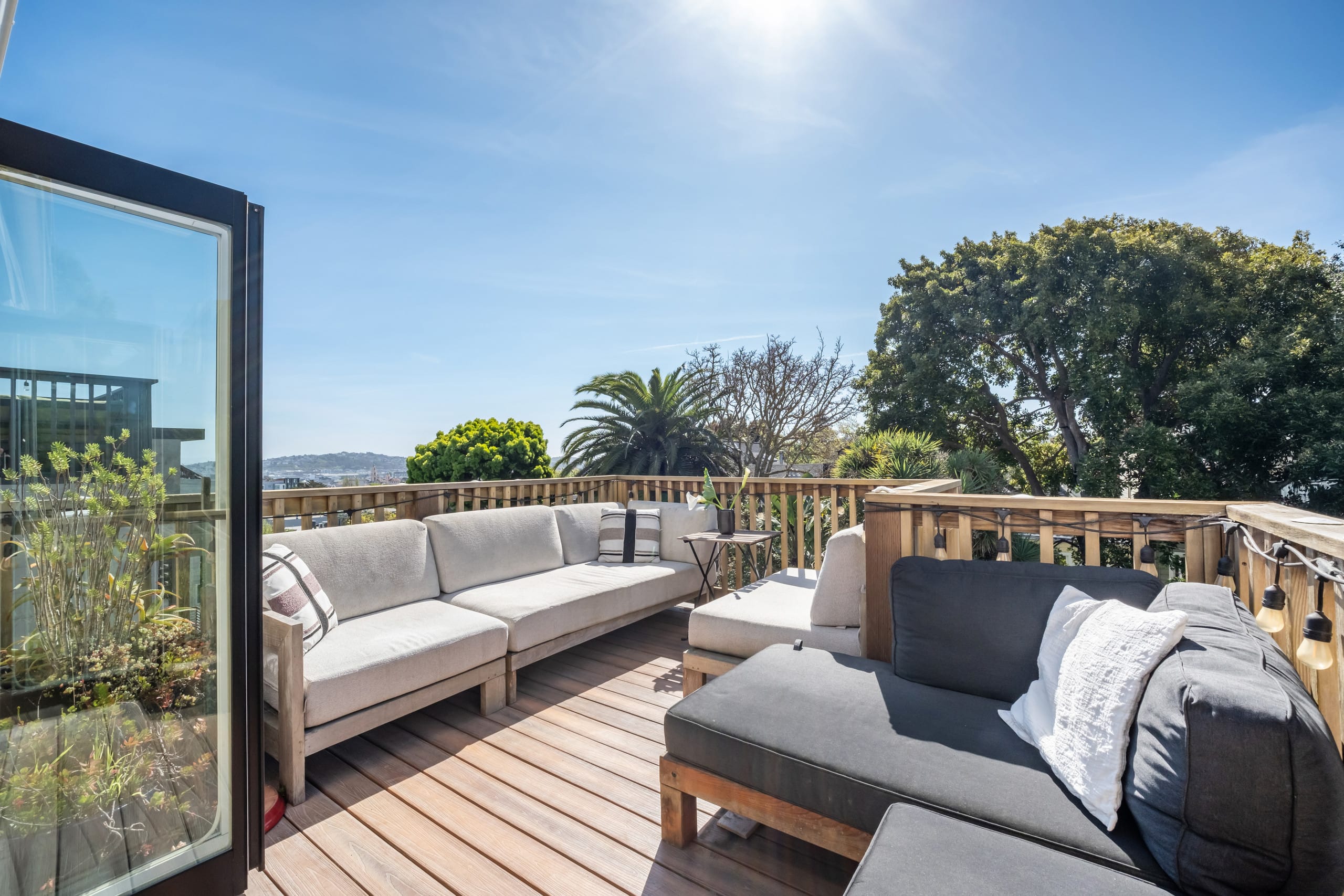 Home in San Francisco · ★5.0 · 3 bedrooms · 3 beds · 3 baths - Image 75