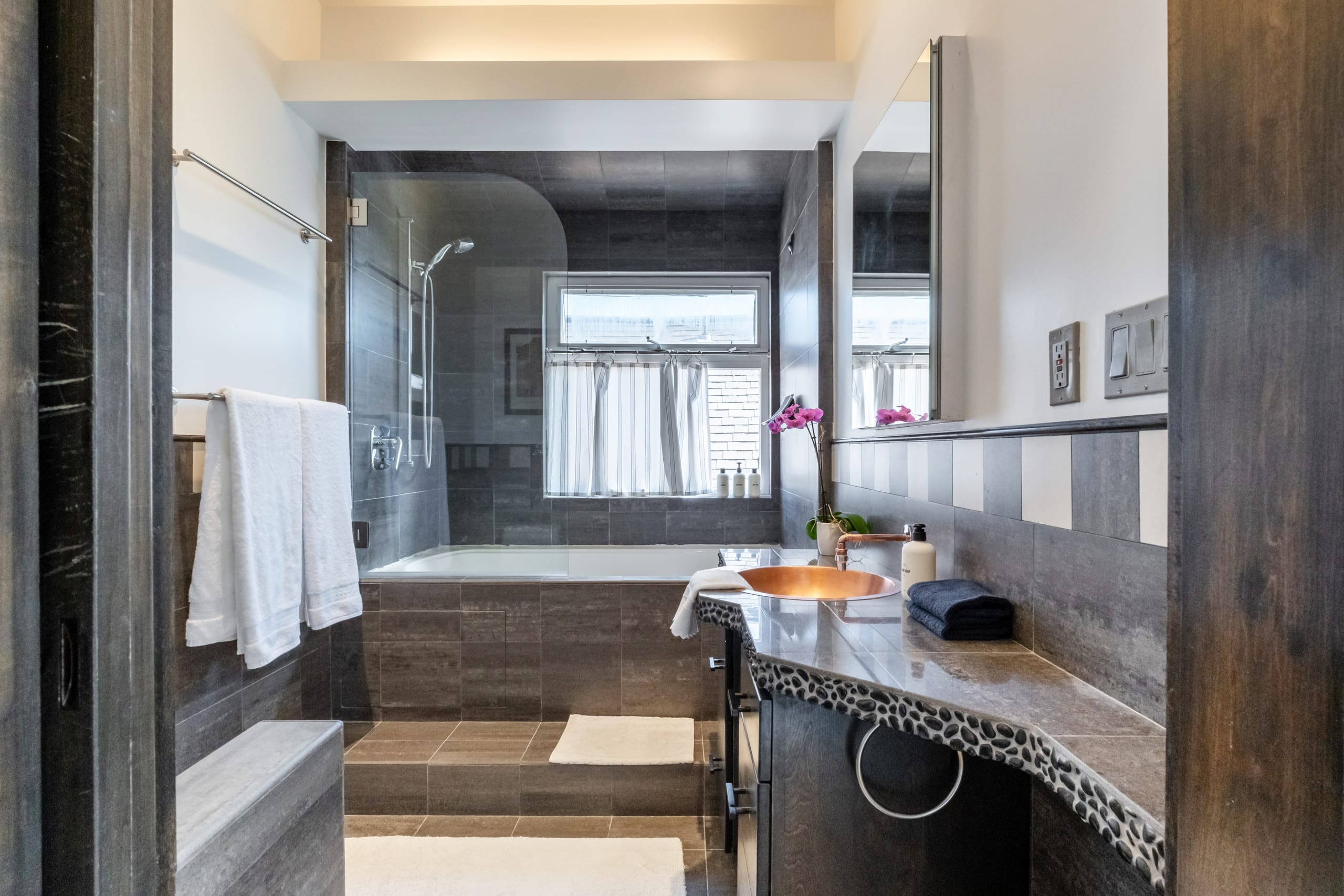 Home in San Francisco · ★5.0 · 3 bedrooms · 3 beds · 3 baths - Image 59