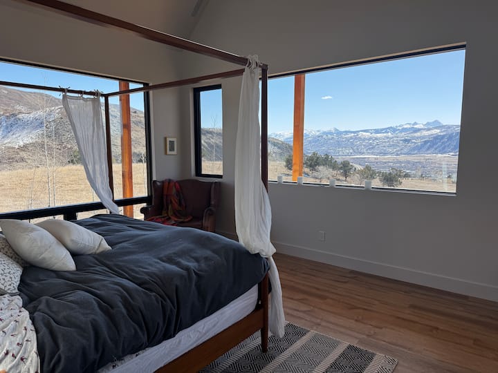 Alone On A Mountain Yet Close To Food And Shops! - Basalt, CO