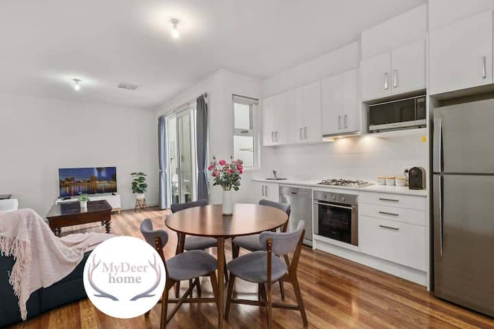 Lightsview Comfort Townhouse | Spacious 2br Retrea - Adelaide
