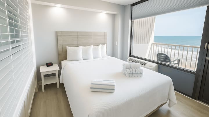 Ocean Front, Studio, Jamaican, Maverick Rresort - Ormond Beach, FL