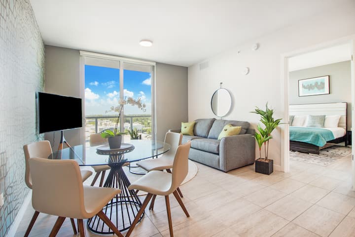 Design District Condo: Pool, Gym, Balcony Views - Miami, FL